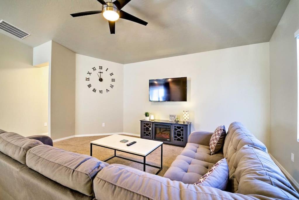 Family Friendly Playroom Garage Caldwell Luaran gambar