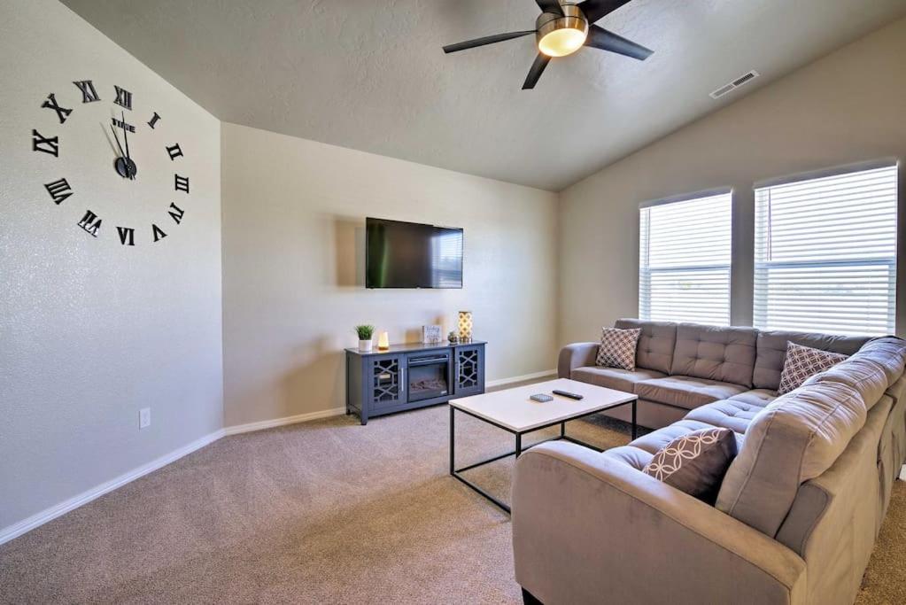 Family Friendly Playroom Garage Caldwell Luaran gambar