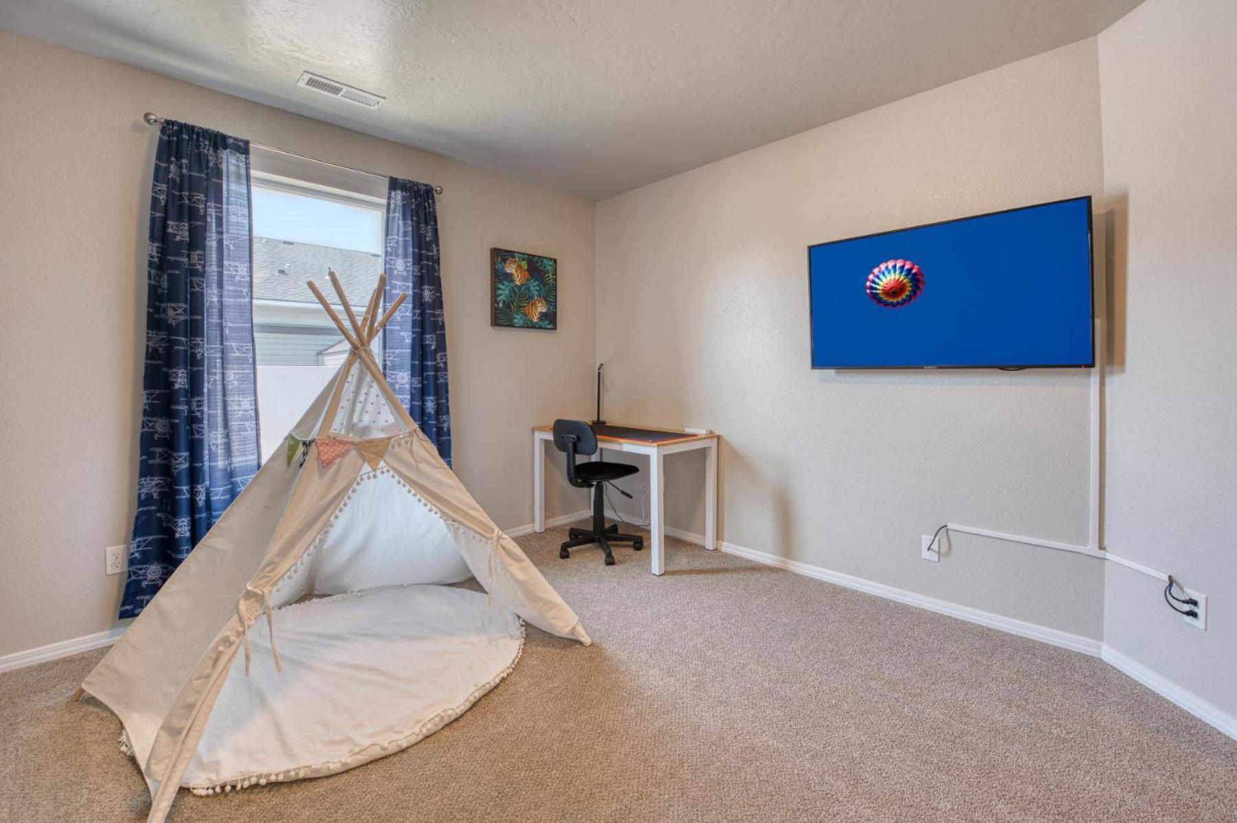Family Friendly Playroom Garage Caldwell Luaran gambar